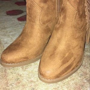 Boots size 9 fit like 8